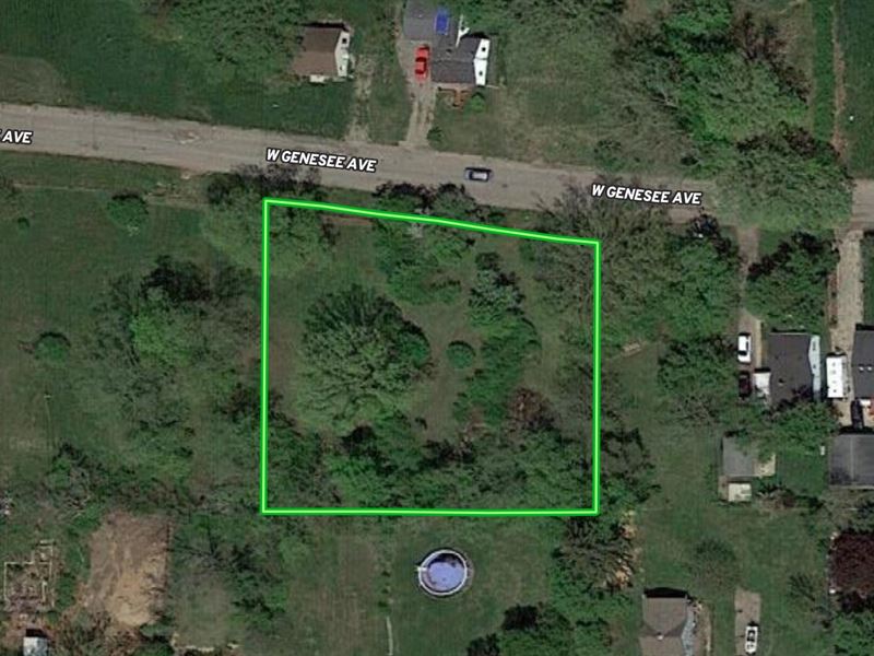 Double Lot with Utilities Available : Flint : Genesee County : Michigan