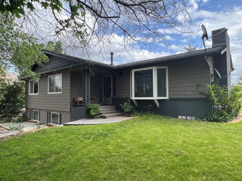 Beautiful 4 Bedroom Home on 5 Acres : Klamath Falls : Klamath County : Oregon