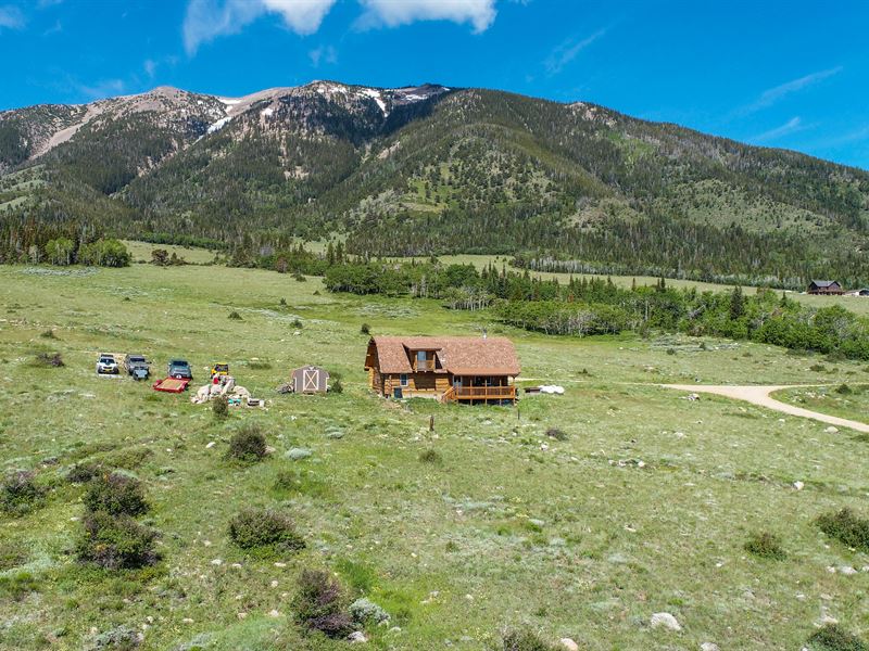 Log Cabin in Aspen Highlands : Elk Mountain : Carbon County : Wyoming
