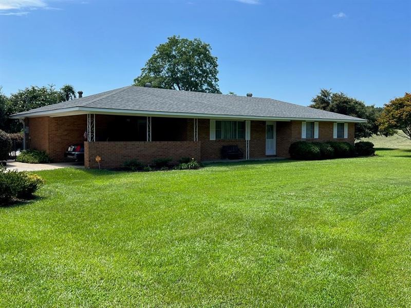 Great 3 Bed, 2 Bath Home with Pool : McComb : Pike County : Mississippi
