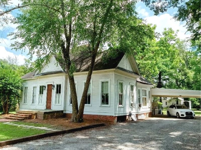 Home in Sunflower County At 411 Wes : Indianola : Sunflower County : Mississippi