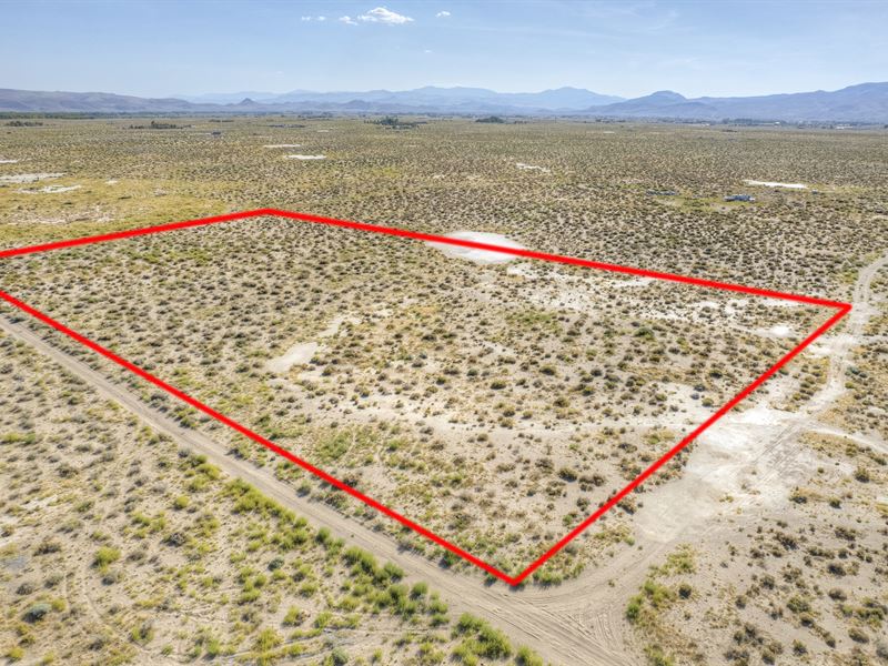 Oversized 4.77 Acre of Land in NV : Silver Springs : Lyon County : Nevada