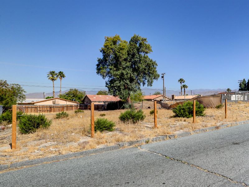 Near Palm Springs : Desert Hot Springs : Riverside County : California