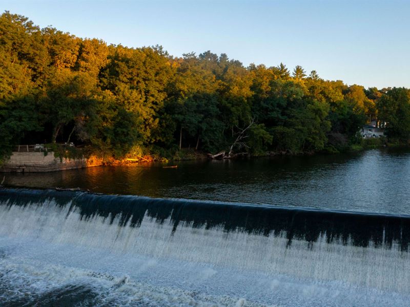 Waterfront Hideaway on Big Blue : Manhattan : Riley County : Kansas