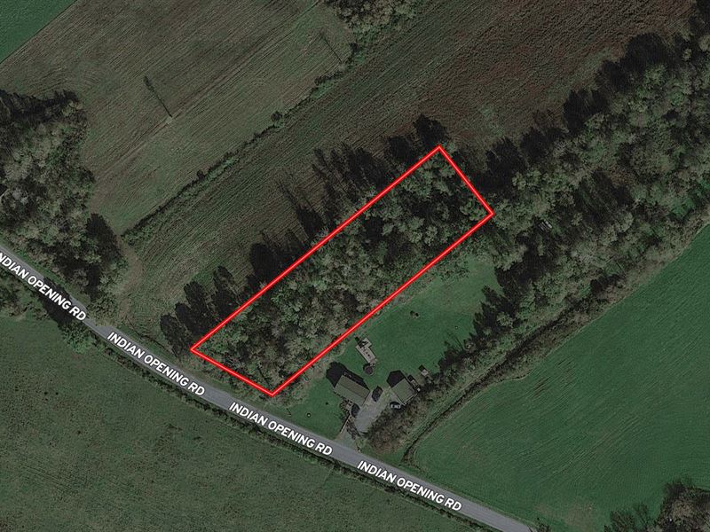 Conveniently Located in The Country : Lenox : Madison County : New York