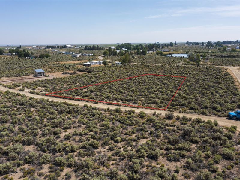 Lot Near Town with Water & Access : Christmas Valley : Lake County : Oregon