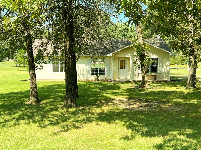Private Road 1830 : West Plains : Howell County : Missouri
