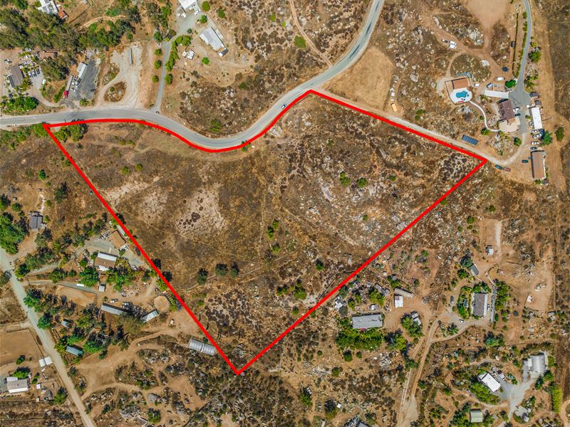 Near 10 Acres of Res + Agriculture : Nuevo : Riverside County : California