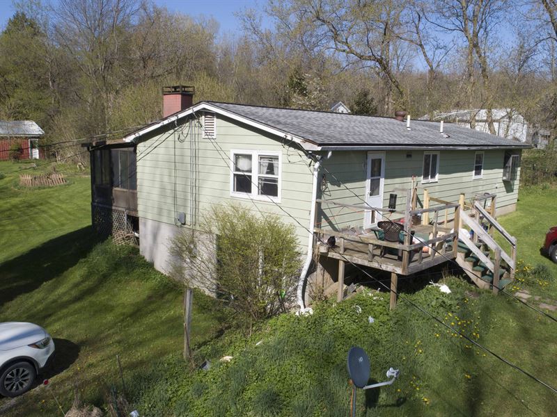 Large Acreage Multi-Use Property : Conquest : Cayuga County : New York