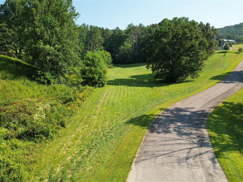 Mountain Bliss Meets Upscale Living : Blairsville : Union County : Georgia