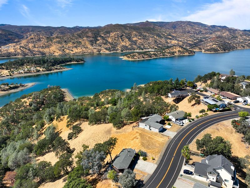 Amazing Lake Views in Napa Valley : Napa : Napa County : California