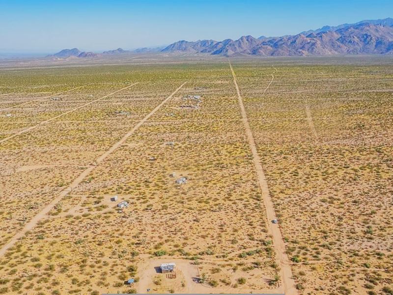 Multiple Neighboring Properties : Yucca : Mohave County : Arizona