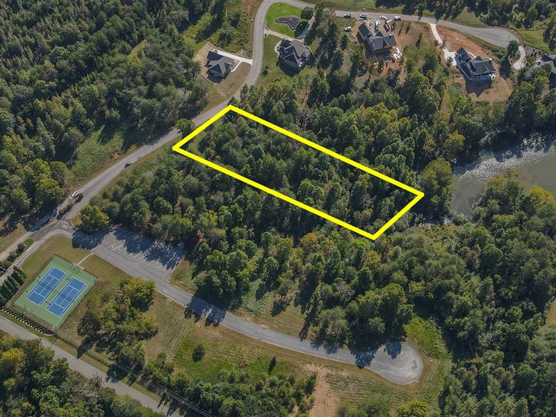 Lake View Lot in Lakeside Community : Harriman : Roane County : Tennessee
