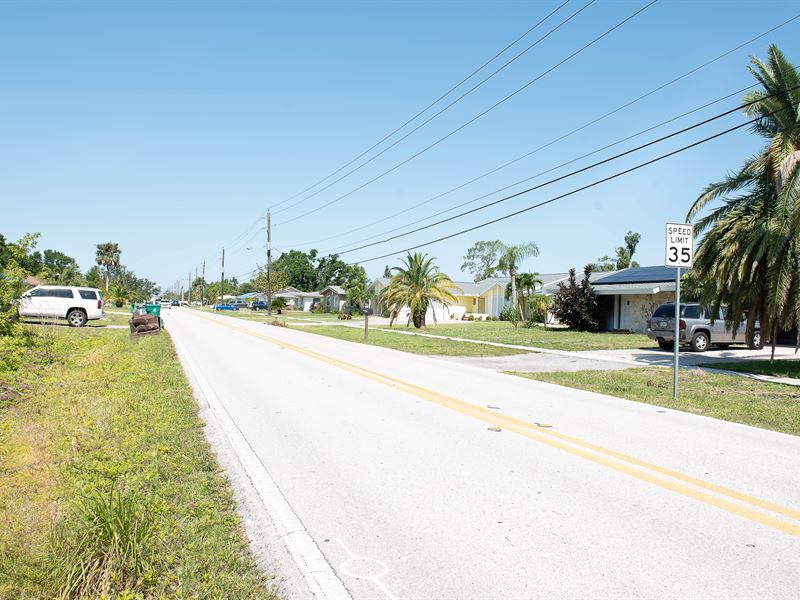 Lot with Utilities : Port Charlotte : Charlotte County : Florida