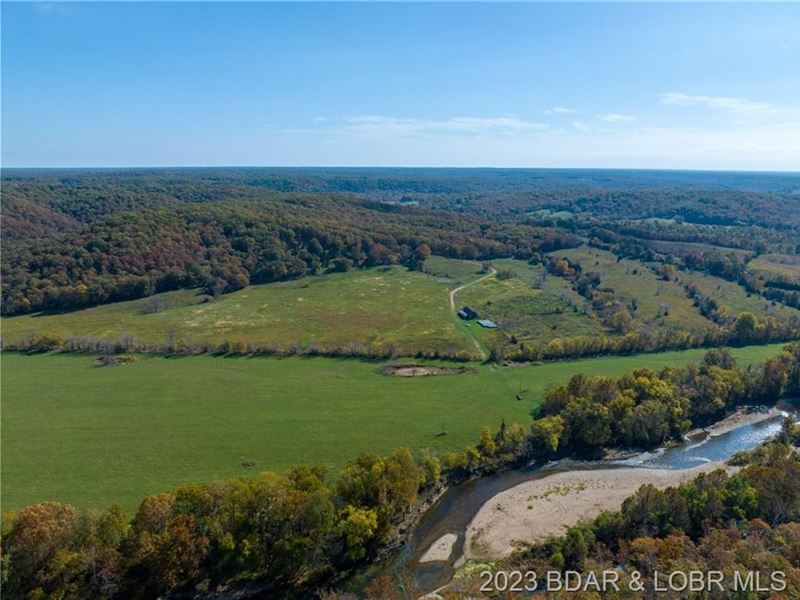 200 Acres on The Niangua River : Lebanon : Dallas County : Missouri