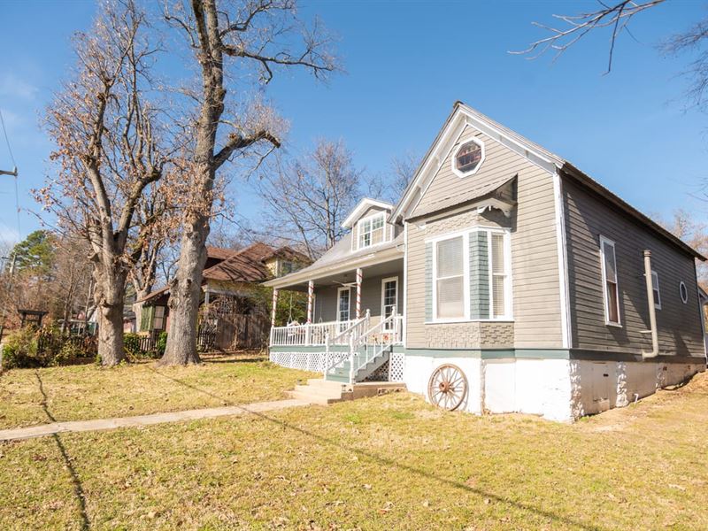 Historic 4 Bed, 2 Bath Home in Ripl : Doniphan : Ripley County : Missouri