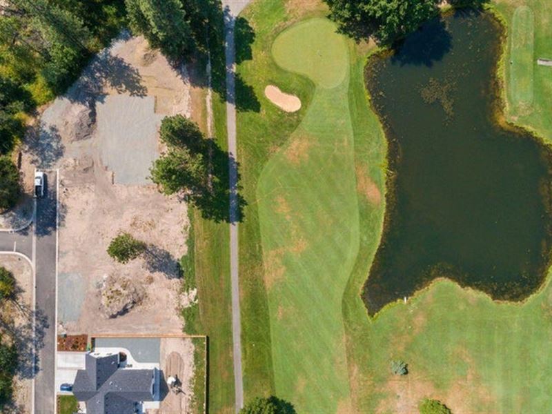 Custom Home with Golf Course View : Grants Pass : Josephine County : Oregon