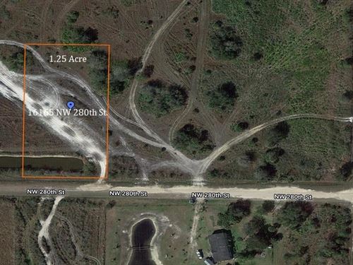 Homestead Friendly 1.25 Acre Lot : Okeechobee : Florida