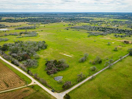 1+ Acre with Pond & Road Access : Luling : Caldwell County : Texas