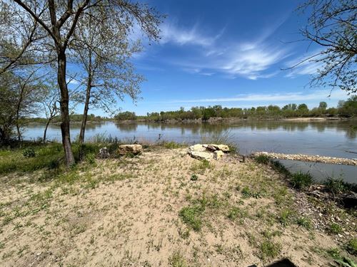 Secluded Missouri River Retreat : Wathena : Doniphan County : Kansas