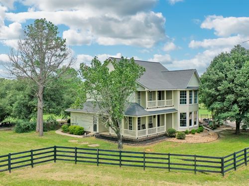 Farmhouse with Pond on 5 Acres : College Station : Brazos County : Texas