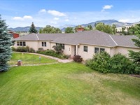 Exquisite Home on The River : Howard : Fremont County : Colorado