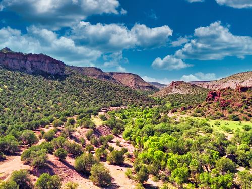 320 Ac with Creek Border State Land : Kingman : Mohave County : Arizona