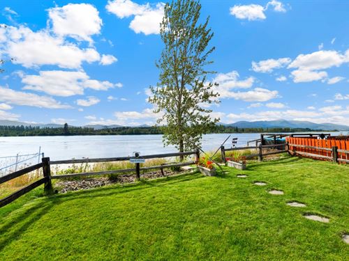 Beachy Vibe on Pend Oreille : Usk : Pend Oreille County : Washington