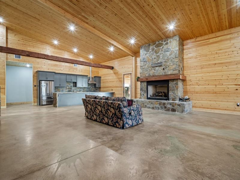 Sky Hunter Ranch 43.9 Acres with 10 : Cumby : Hopkins County : Texas