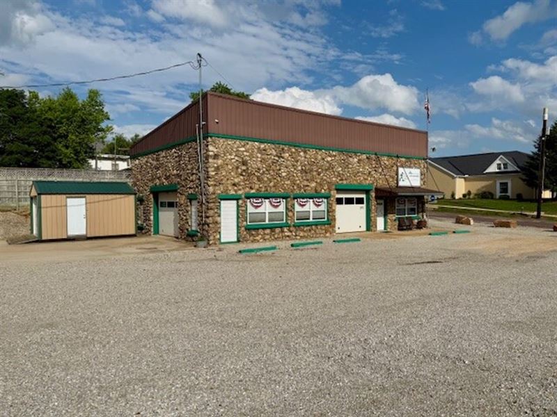 Great Location and Well Know Automo : Mountain View : Howell County : Missouri