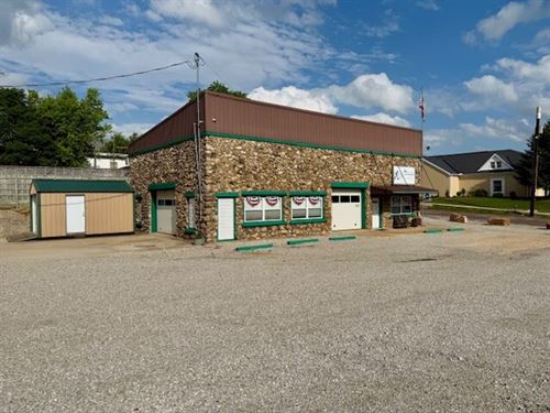 Great Location And Well Know Automo : Mountain View : Howell County : Missouri