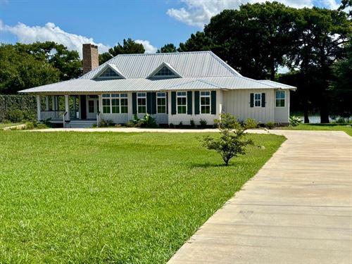 Beautiful New Home on 150' of Lake : Saint Joseph : Tensas Parish : Louisiana