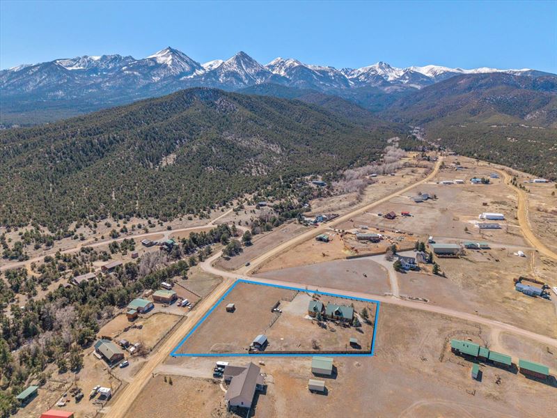 Stunning Log Home : Howard : Fremont County : Colorado