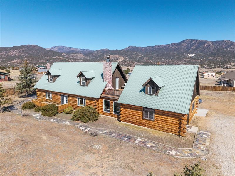 Stunning Log Home : Howard : Fremont County : Colorado