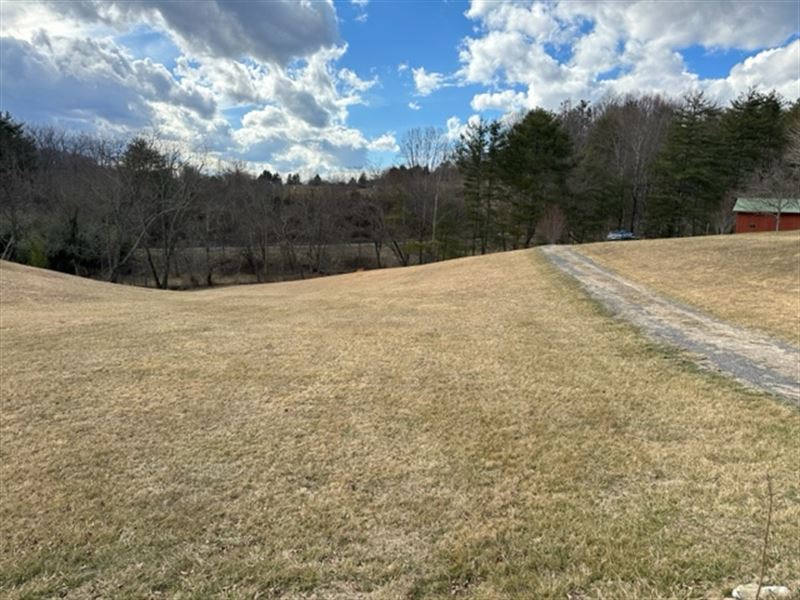Super Location in Town Limits : Independence : Grayson County : Virginia