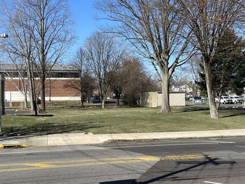 Mixed-Use Lot Ready for Development : Burlington : Burlington County : New Jersey