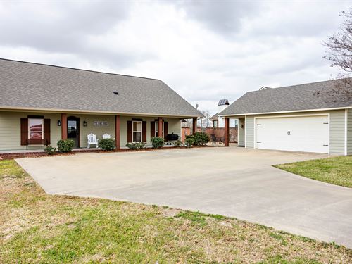 Dream Retreat on Lake Bruin : Saint Joseph : Tensas Parish : Louisiana