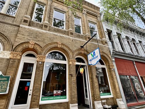 Charming Two-Story Building : Natchez : Adams County : Mississippi