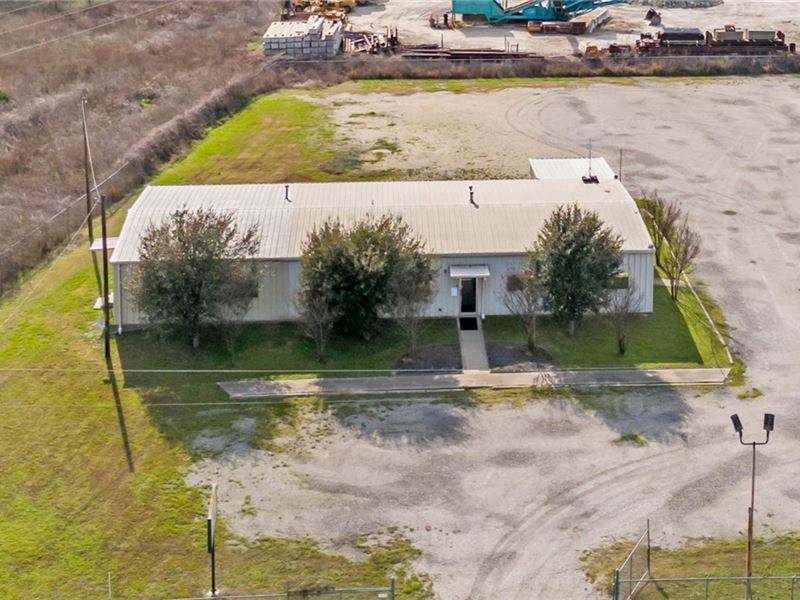 Industrial Property, Key Features : Navasota : Grimes County : Texas