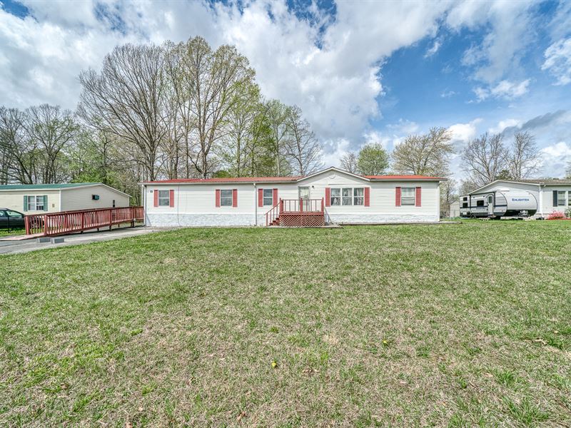 DW Home & .47+/- Acres : Cookeville : Putnam County : Tennessee