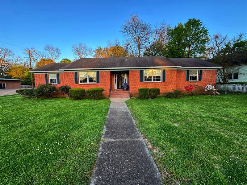 Sumner Home on The Bayou : Sumner : Tallahatchie County : Mississippi