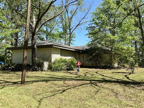 Fine Camp on 260' of Beautiful Bush : Harrisonburg : Catahoula Parish : Louisiana