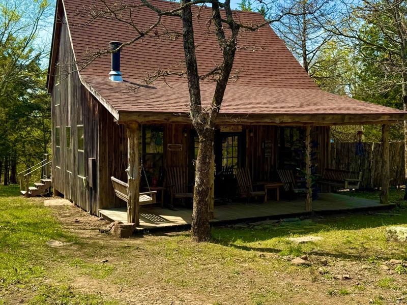 National Forest Cedar Cabin in Nort : Natural Dam : Crawford County : Arkansas