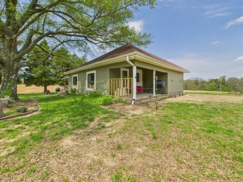 Charming 2-Bedroom, 1-Bathroom Home : Bernie : Stoddard County : Missouri