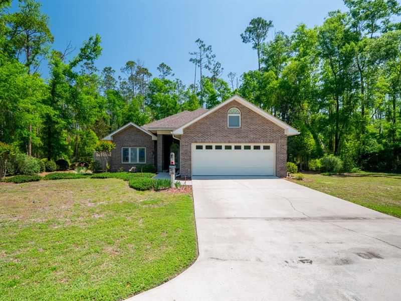Beautifully Maintained 3-Bedroom, 2 : Live Oak : Suwannee County : Florida