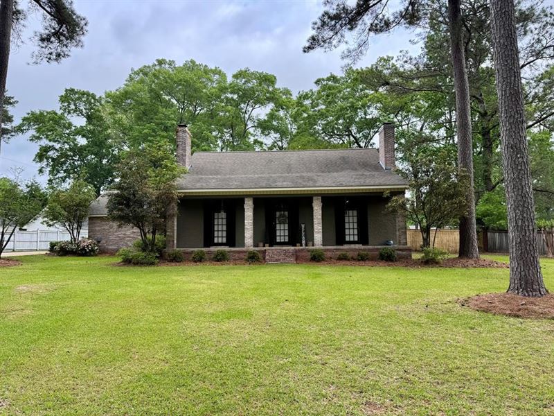 Beautifully Landscape Home : Brookhaven : Lincoln County : Mississippi