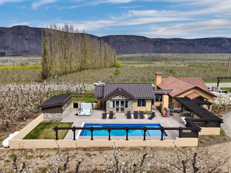 Ravenwing Ranch : Malaga : Chelan County : Washington