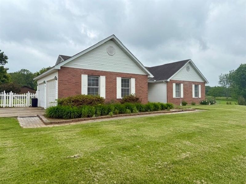 4 Bed/2 Bath Walkout Unfinished Bas : Mountain View : Howell County : Missouri