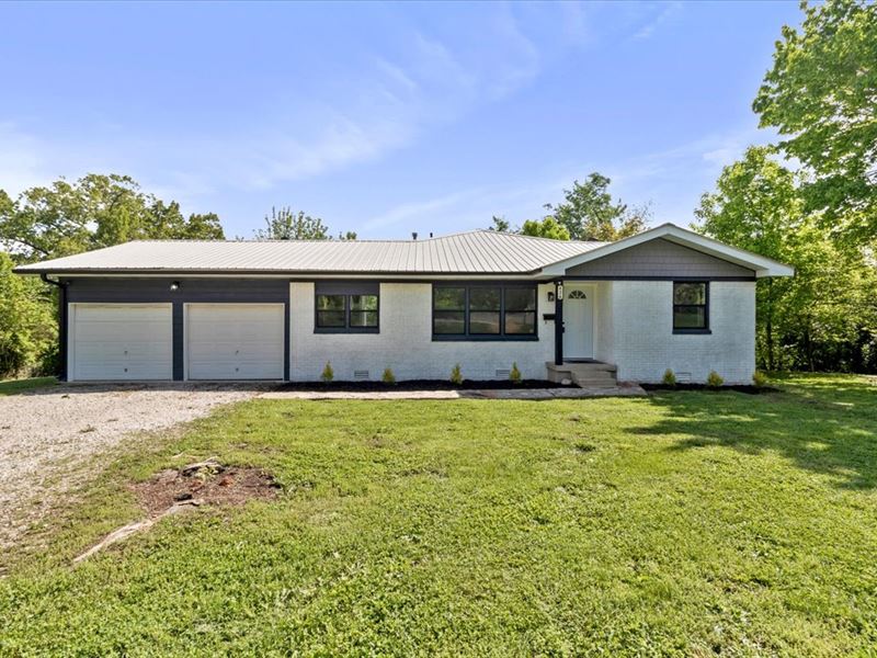 Spacious Family Home in West Plains : West Plains : Howell County : Missouri
