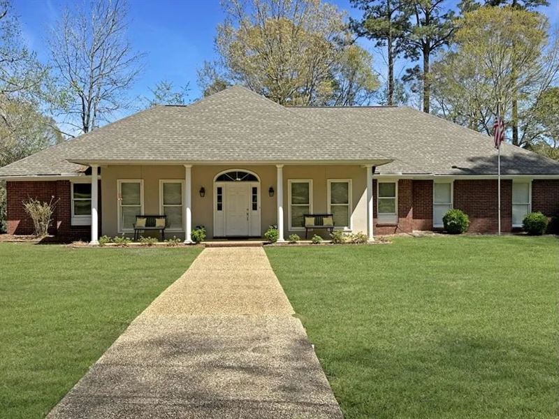 Executive Split Plan Brick Home Wit : McComb : Pike County : Mississippi
